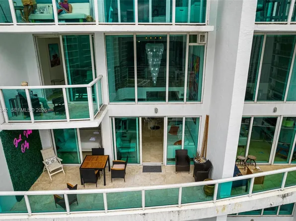 41 SE 5th St APT 2008, Miami, FL 33131