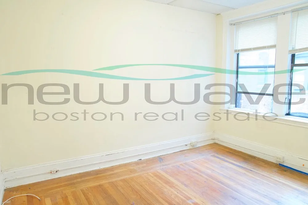 3 bed, 950 sqft, $4,800 — Photo 3
