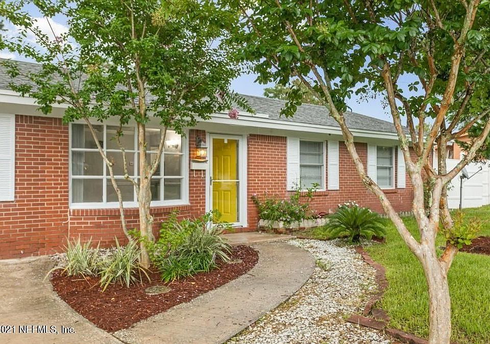 1st image of 3003 W Dalehurst Dr #8