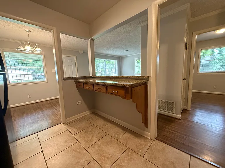 9115 Oak Grove Ln — Photo 9