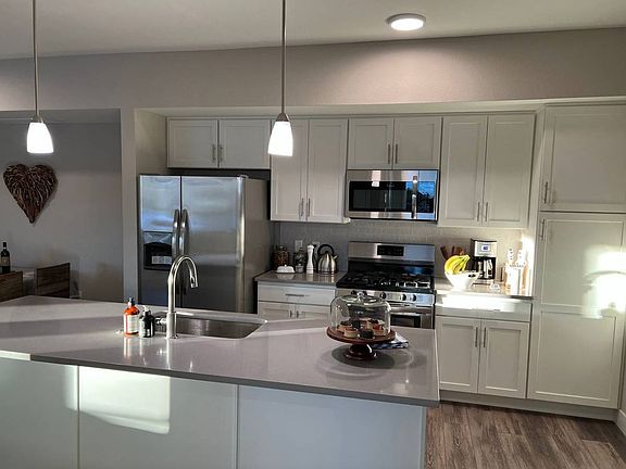 5th image of 230 S Cherrywood Dr #204