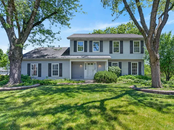241 Wakefield Ln, Geneva, IL 60134