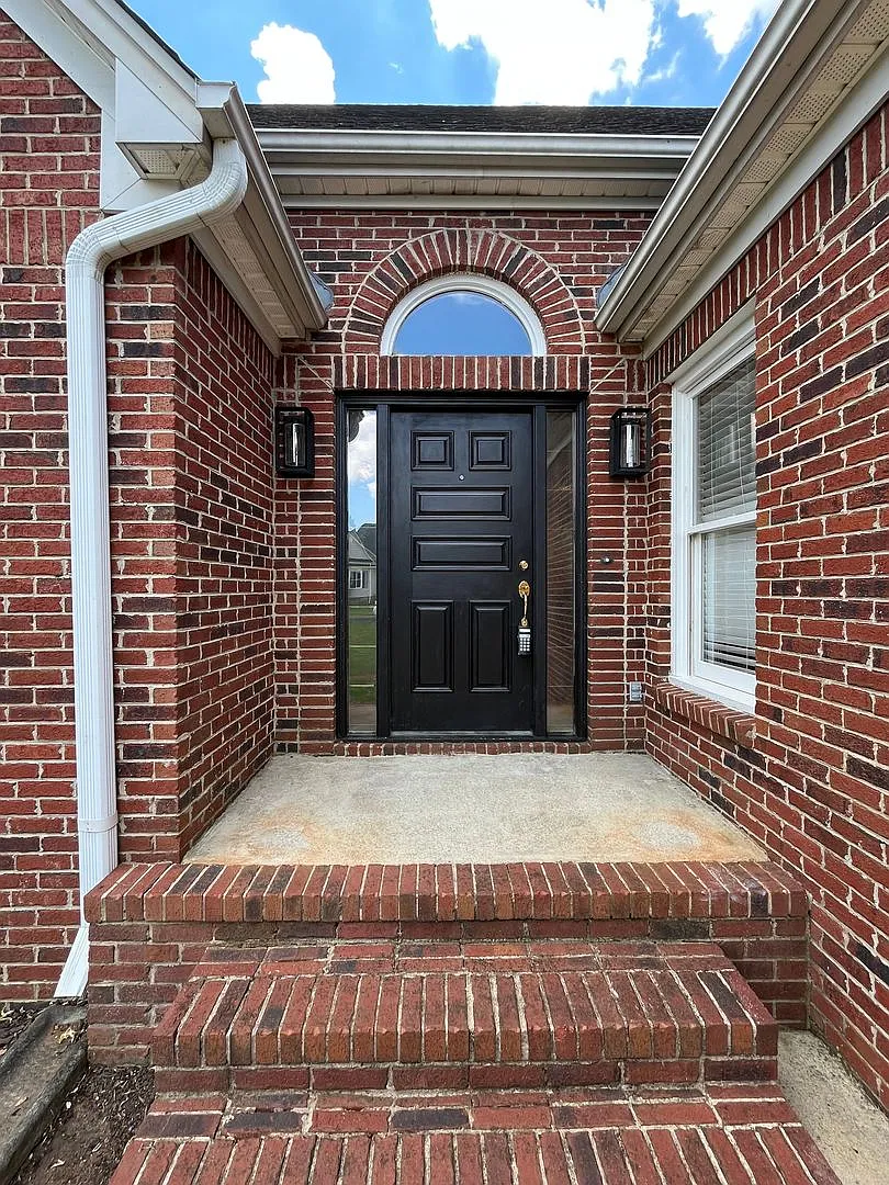 3BR Home in Heartwood Place with large fenced yard — Photo 2