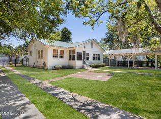 145 Bay View Ct, Bay Saint Louis, MS 39520