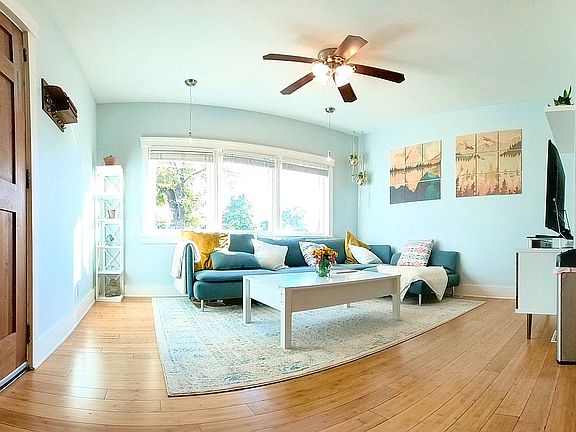 2nd image of 1043 E Wilson Ave
