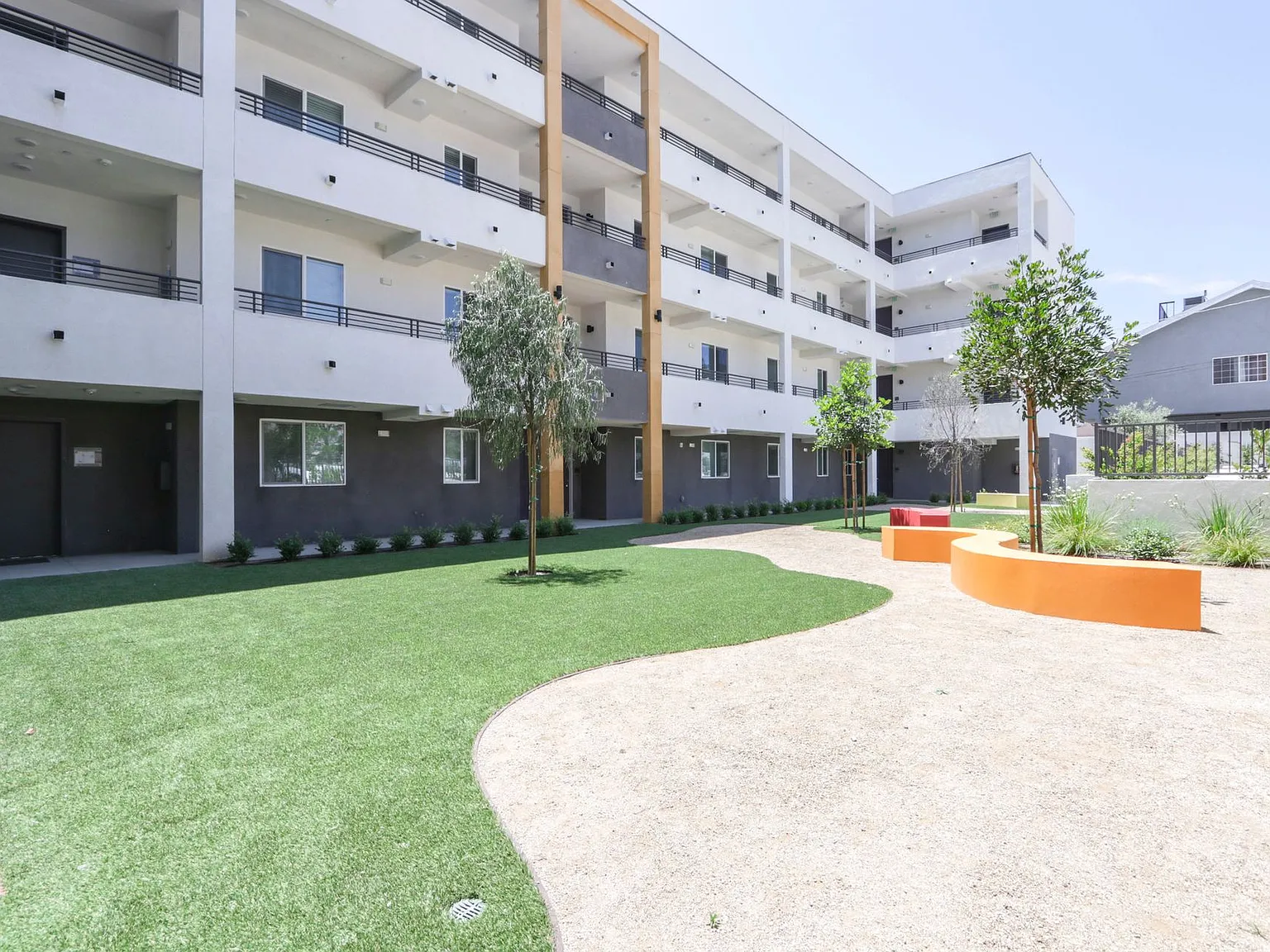 Olive Tree Gardens Apartments — Photo 4