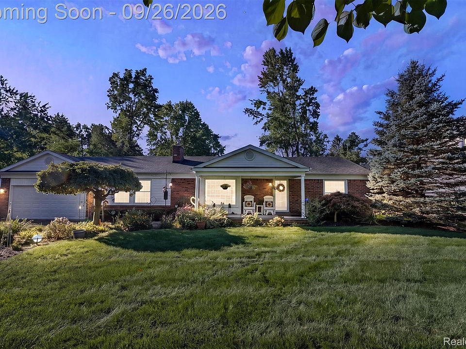 1st image of 411 Maplehill Rd