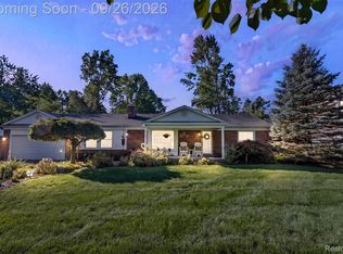 411 Maplehill Rd, Rochester Hills, MI 48306