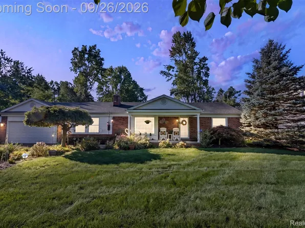 411 Maplehill Rd, Rochester Hills, MI 48306