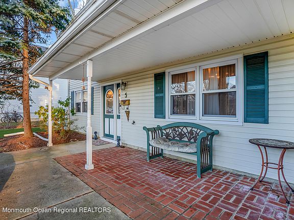 4th image of 5 Carolina Avenue