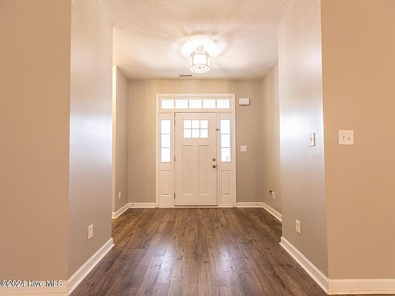 3rd image of 808 Tuscarora Trail