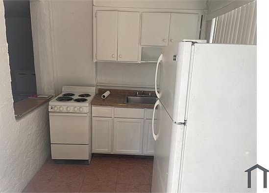 3rd image of 36 SW 14th St APT 2