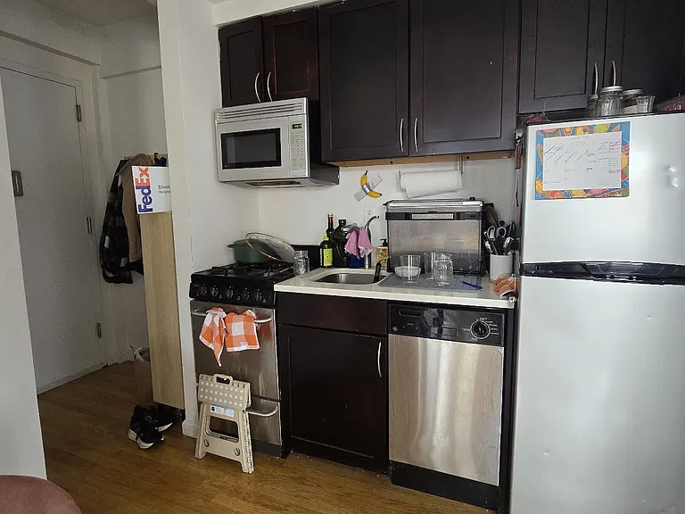 351 E 13th St #4 — Photo 7