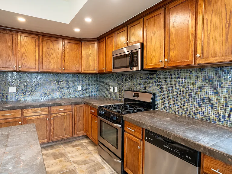 6734 Tampa Ave — Photo 5