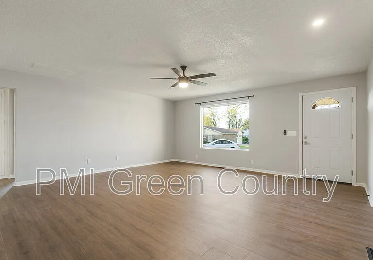 1601 S 1st Pl — Photo 5