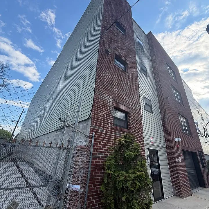 188 Lafayette St #1