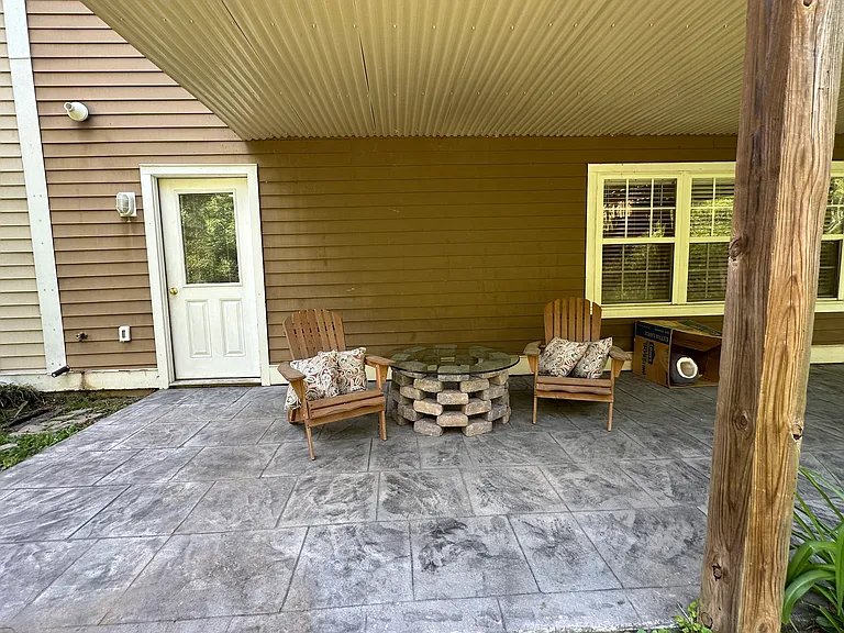 1826 Clay Dr — Photo 1