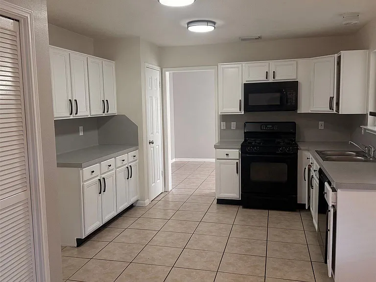 9035 Rippling Fields Dr — Photo 38