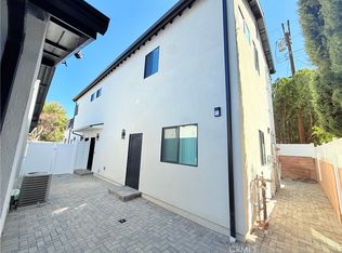 8416 Owensmouth Ave, Canoga Park, CA 91304