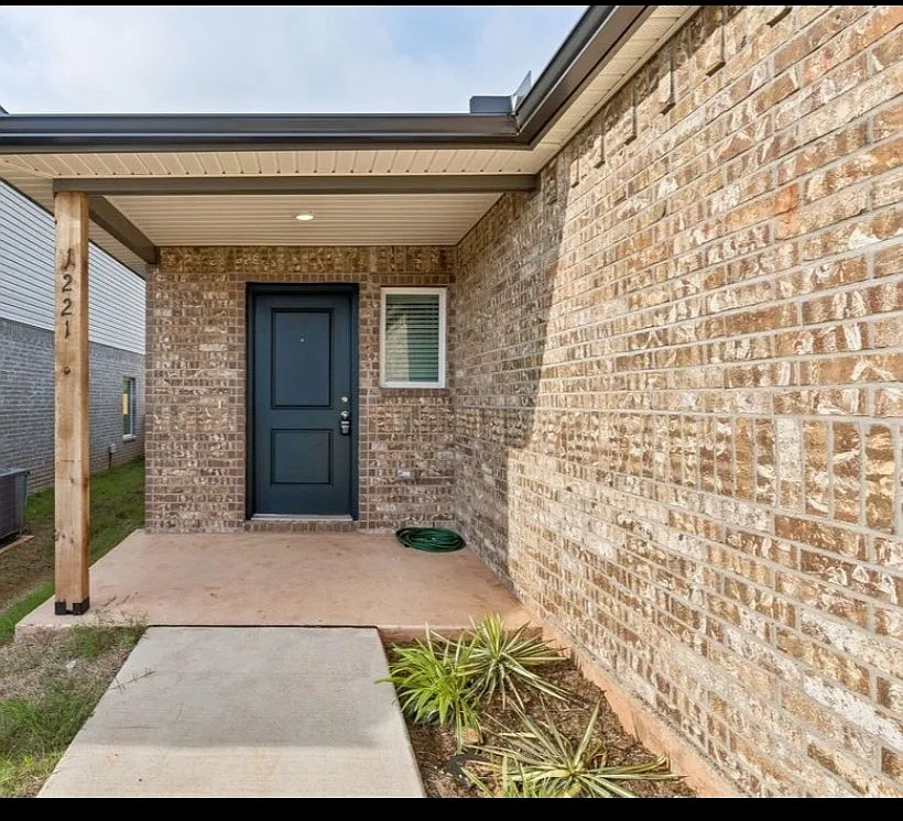 1221 Colt Dr — Photo 4