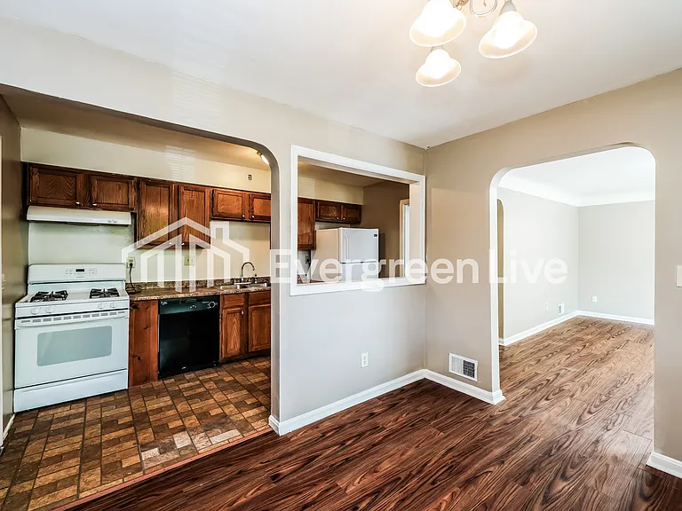 953 Covedale Ave — Photo 6