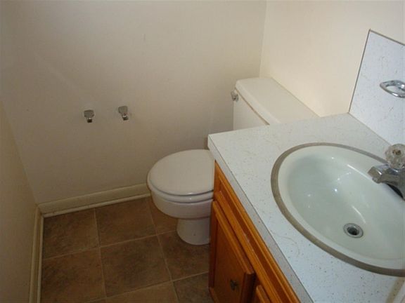 5th image of 1418 Kingsdown Dr