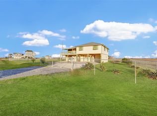 221 Flamingo Dr, Anahuac, TX 77514