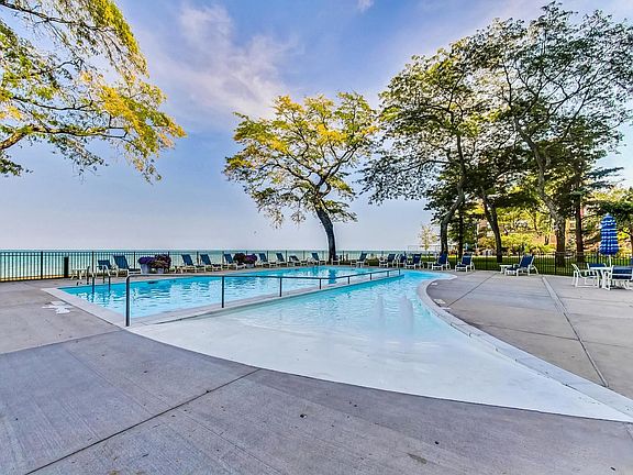 4th image of 1630 N Sheridan Rd #7K