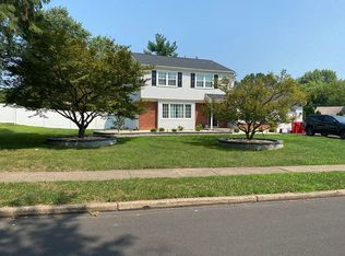 1056 Kemper Dr, Warminster, PA 18974