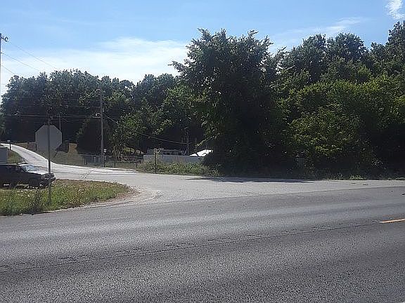 4th image of 99 Finley Ln