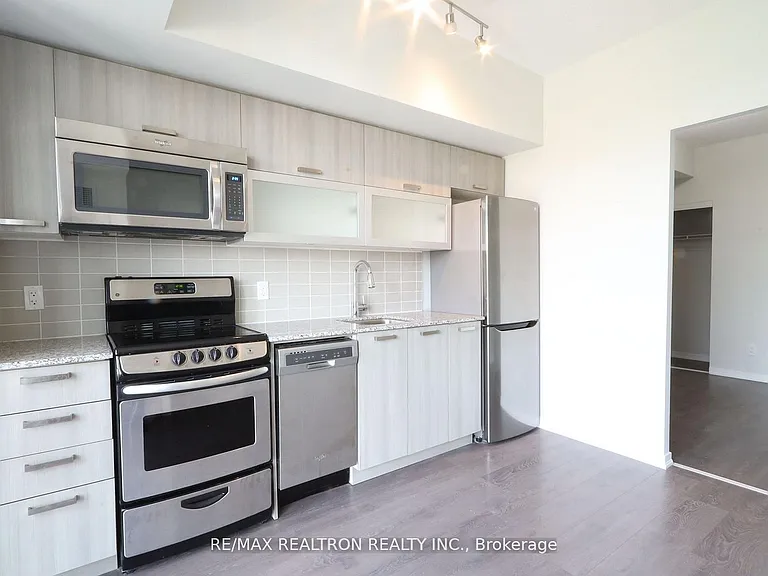 68 Abell St #647 — Photo 8