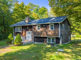 96 Lakeview Dr, Pawling, NY 12564