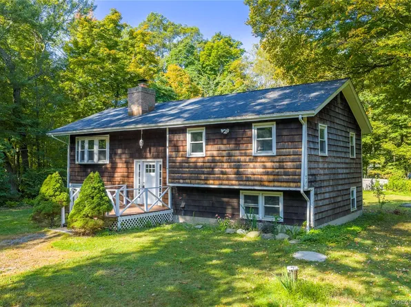 96 Lakeview Drive, Pawling, NY 12564