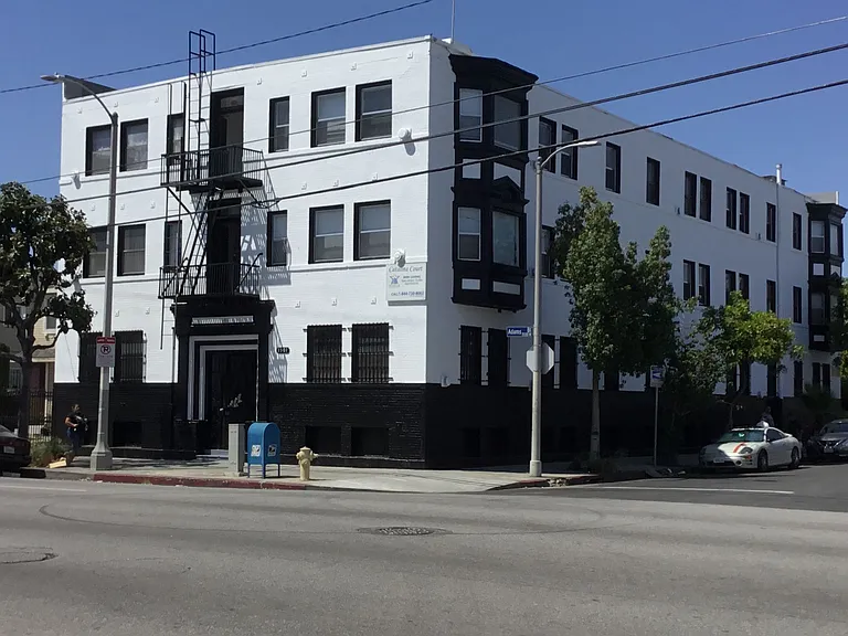 Catalina Court — Photo 5
