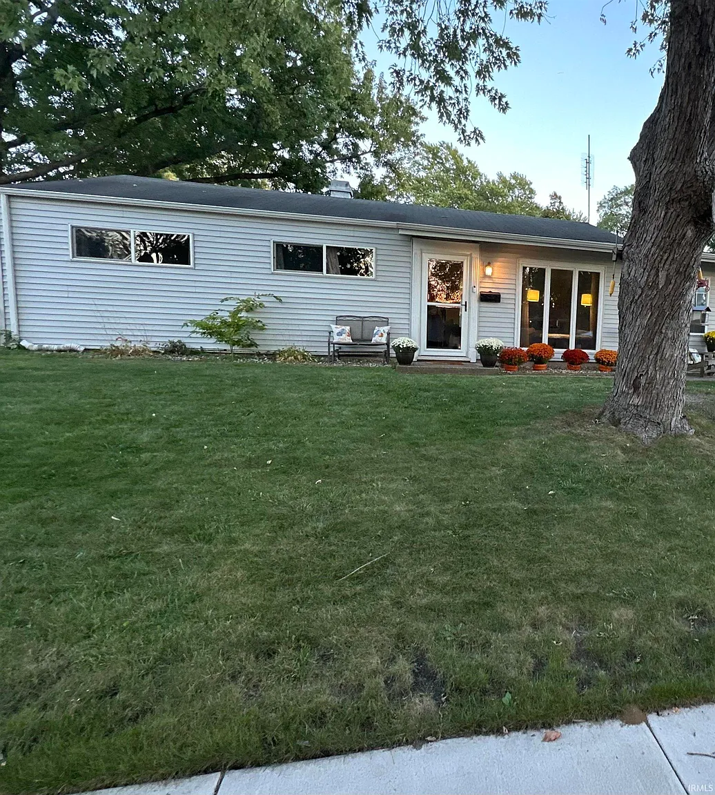 1136 Lakewood Dr photo 1