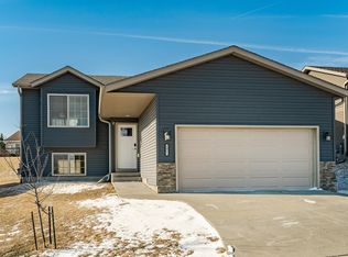 3932 Orchardview Ln NW, Rochester, MN 55901