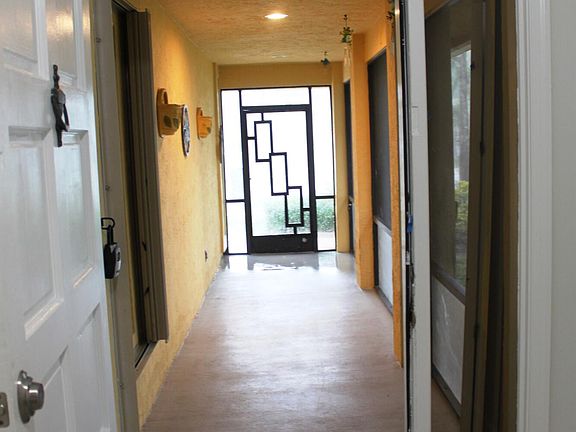 3rd image of 1518 Primrose Ln #1518