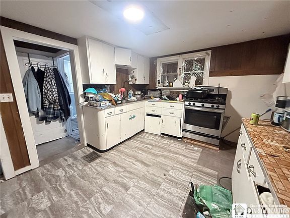 3rd image of 9456 North Rd