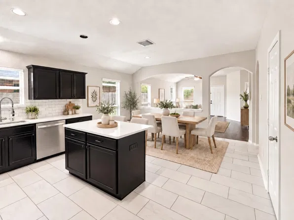 2913 Landing Edge Ln, Dickinson, TX 77539