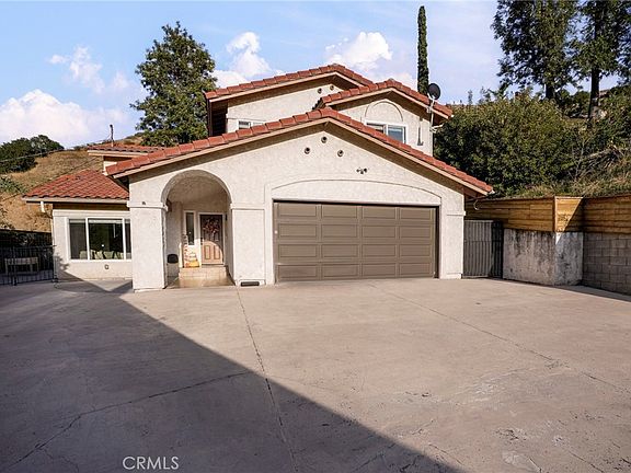2nd image of 10110 Sunland Blvd