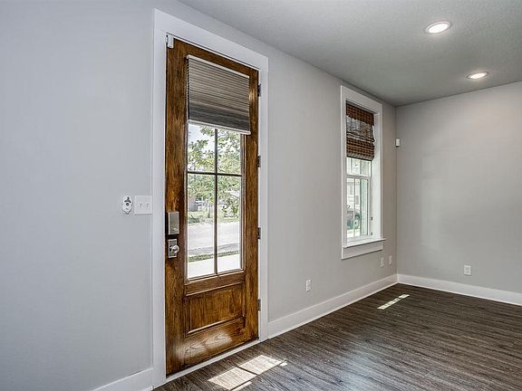 4th image of 266 N De Villiers St