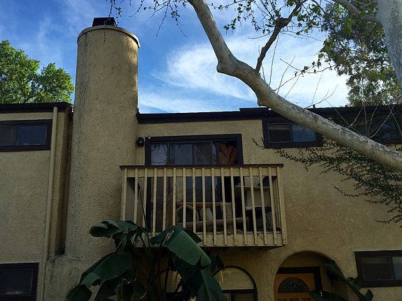 3rd image of 6742 Encino Ave Unit 2