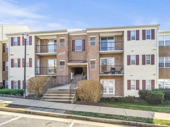 14807 Rydell Rd APT 204, Centreville, VA 20121
