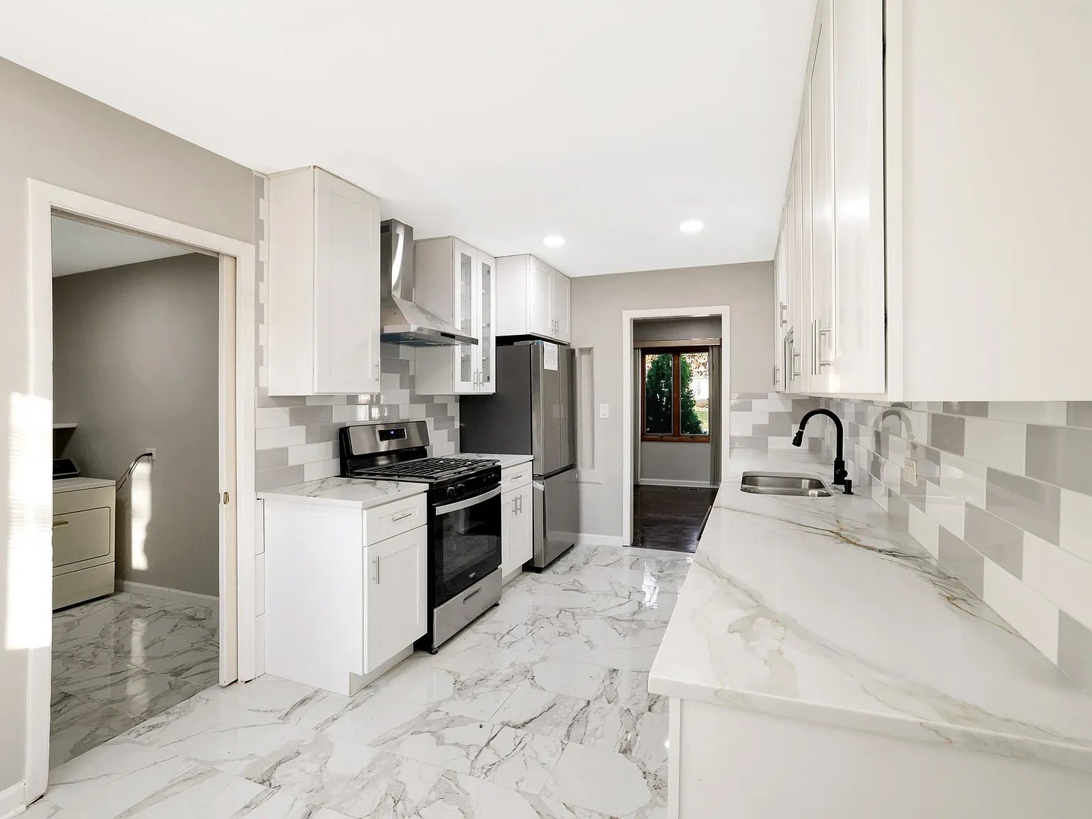 4 bed, 1665 sqft, $3,600 — Photo 4