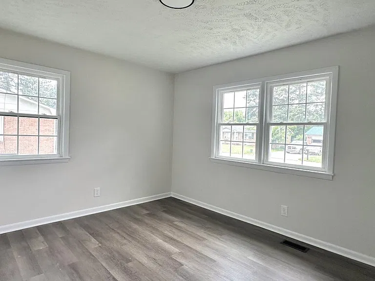 1609 Grandview Dr — Photo 12