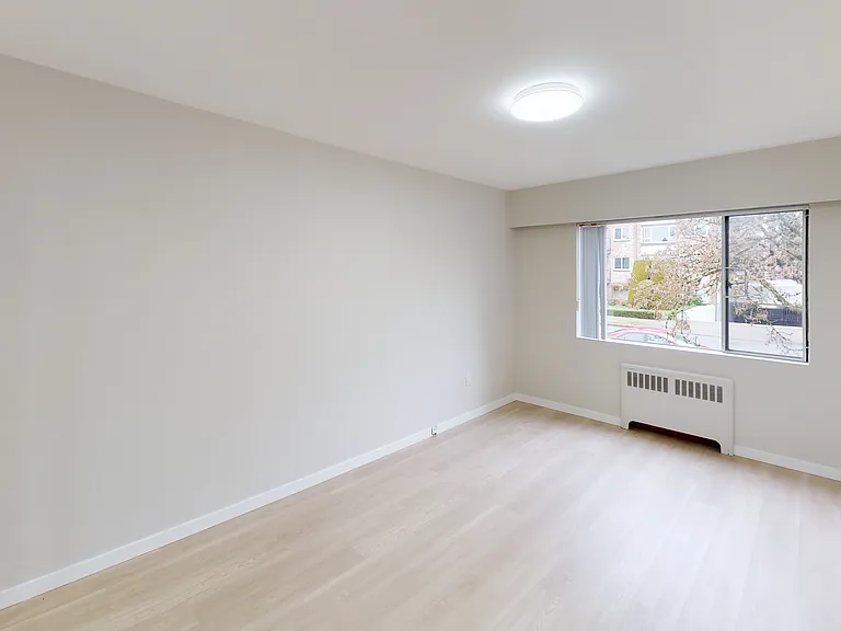 8735 Selkirk St — Photo 5