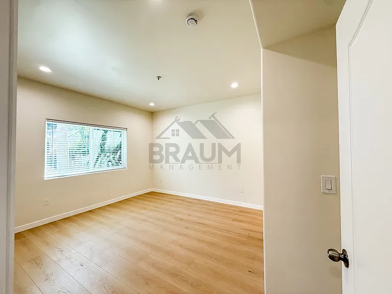 10849 Fruitland Dr — Photo 16