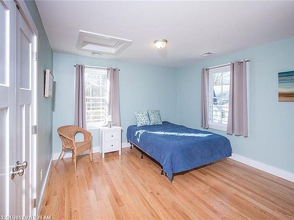 3rd Bedroom upstairs (queen bed, twin and crib available)