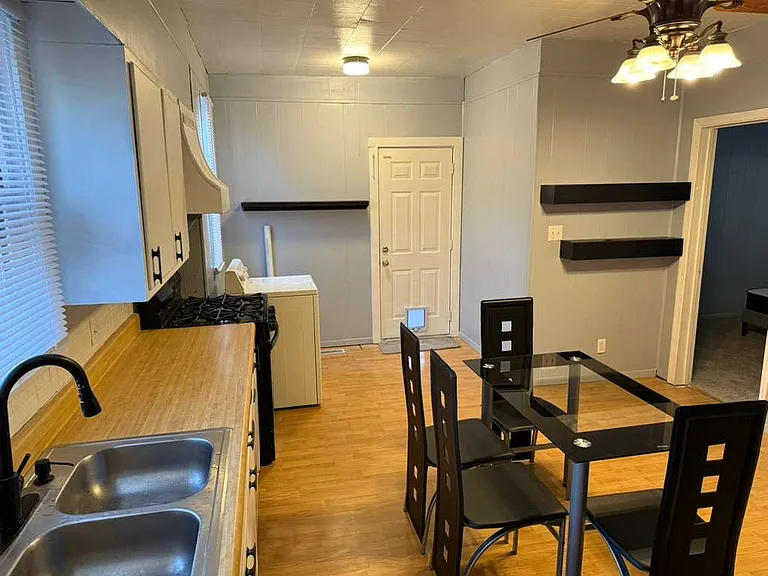 917 N Osburn Ave — Photo 4