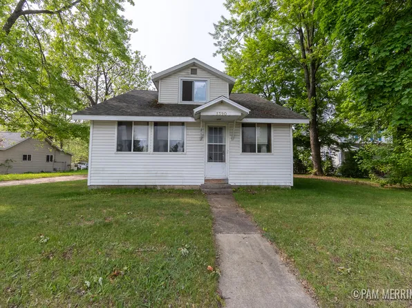 1390 E Wilcox Ave, White Cloud, MI 49349